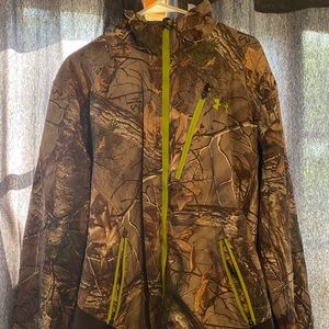 Under Armour Hunting Jacket. Realtree xtra, storm 2.